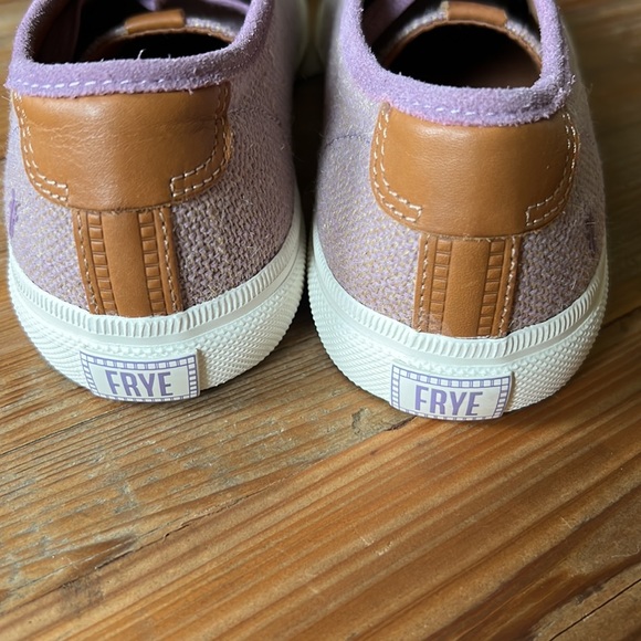 NWT Frye Gia Canvas Low Lace Sneakers in Lilac. Size 8.5 - Picture 4 of 5